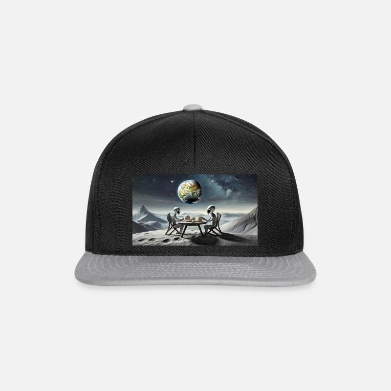 Grauer Außerirdischer auf der Mondoberfläche – Abendessen essen - Snapback Cap - Schwarz/Grau