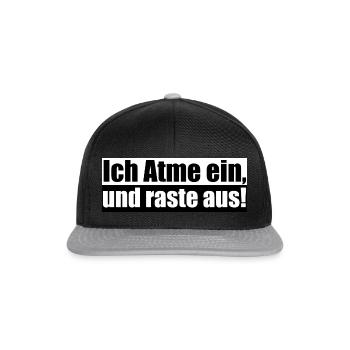 Ich atme ein und raste aus! - Snapback Cap - Schwarz/Grau - Vorne
