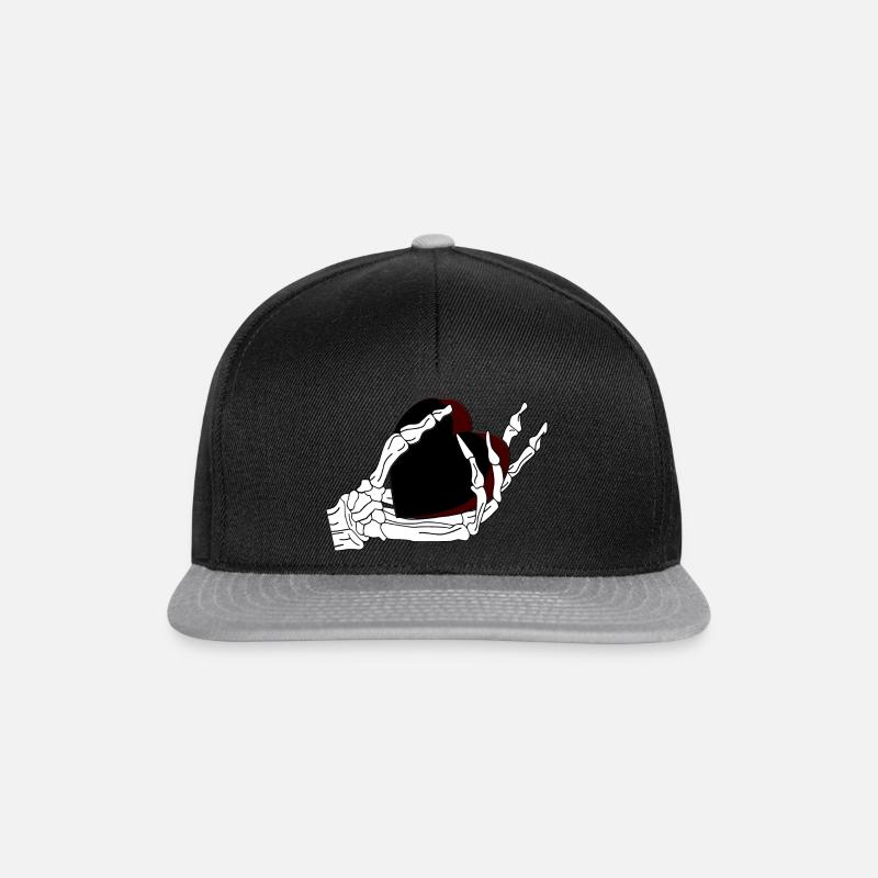 Kochenhand hält ein schwarzes Herz umschlossen - Snapback Cap - Schwarz/Grau