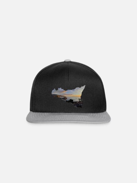 Taormina in Sizilien bei Sonnenuntergang - Snapback Cap - Schwarz/Grau