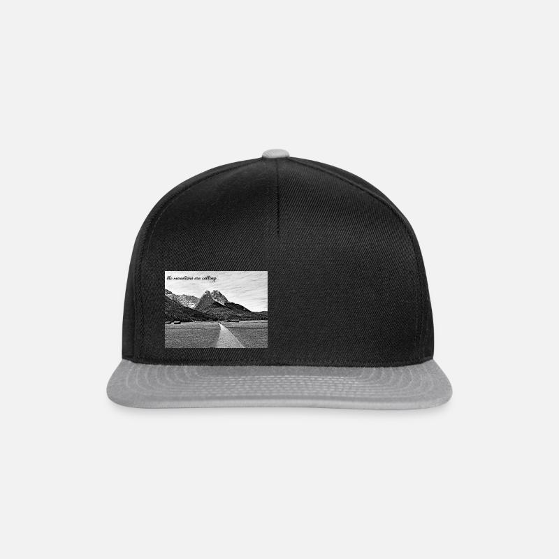 the mountains are calling - Snapback Cap - Schwarz/Grau