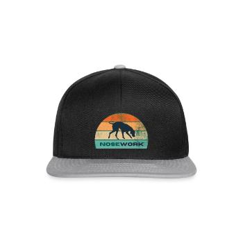 Ich trainiere NOSEWORK - Sonne - Snapback Cap - Schwarz/Grau - Vorne
