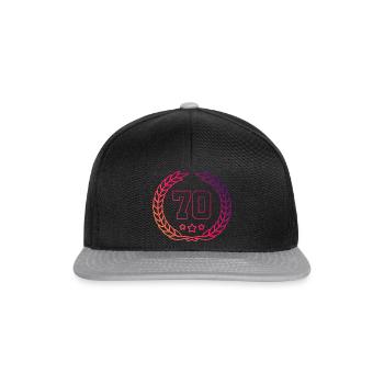 70 Zahl Kranz - Snapback Cap - Schwarz/Grau - Vorne