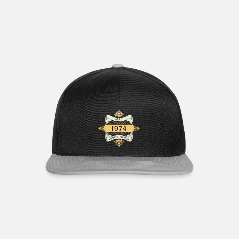 April 1974 Geburtstag Limited Edition - Snapback Cap - Schwarz/Grau