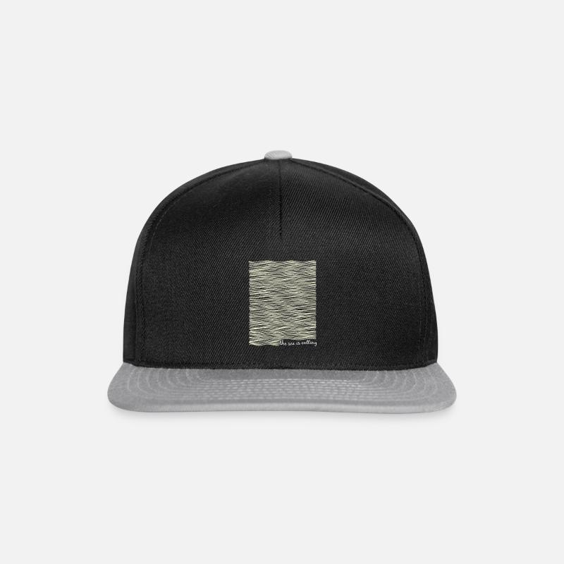 the sea is calling - Snapback Cap - black/grey