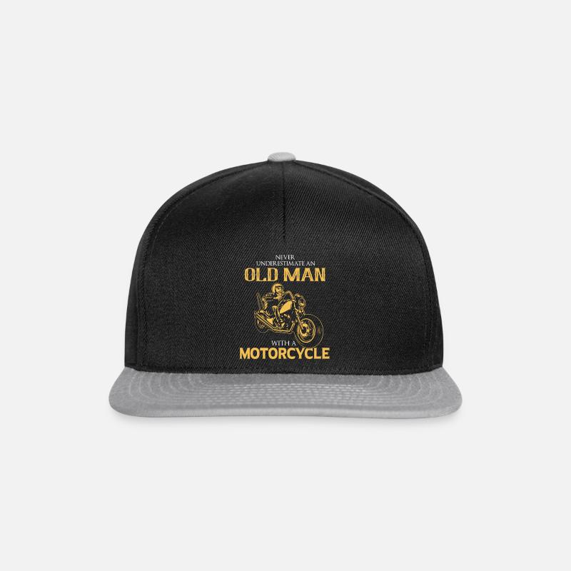 Never Underestimate An Old Man With A Motorcycle - Snapback Cap - Schwarz/Grau