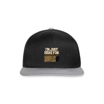 I'm just here for the Waffles - Snapback Cap - black/grey - Front