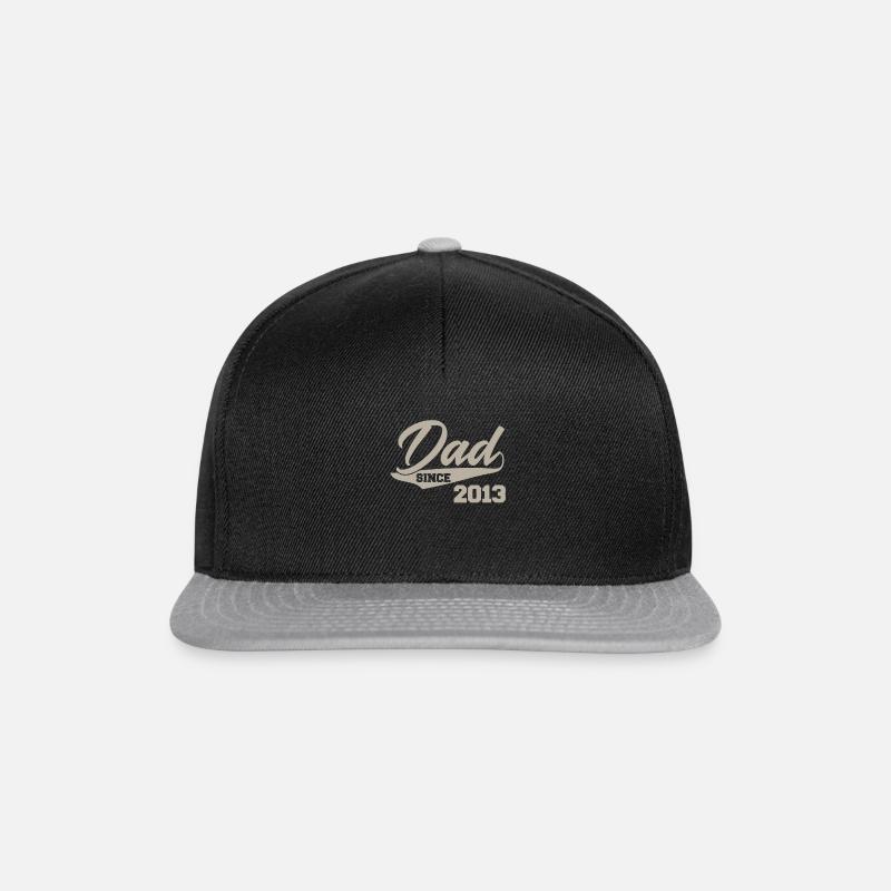 Papa Geburt Geschenk Geschenkidee 2013 Baby Vater - Snapback Cap - Schwarz/Grau