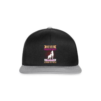 Unterschätze niemals eine Frau mit einem deutschen Schäferhund - Snapback Cap - Schwarz/Grau - Vorne