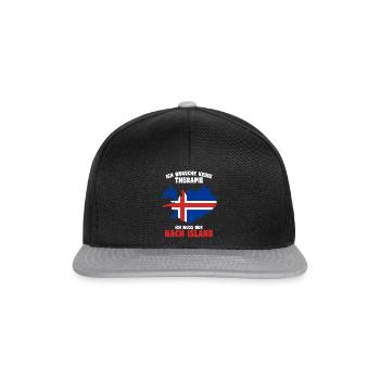 Brauche keine Therapie - Ich muss nur nach Island - Snapback Cap - Schwarz/Grau - Vorne