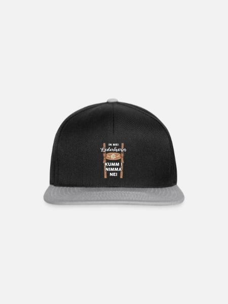 In mei Lederhosn kumm i nimma nei Trachtenshirt - Snapback Cap - Schwarz/Grau