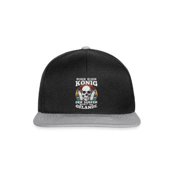 Ruhe euer König der Surfer betritt das Gelände - - Snapback Cap - Schwarz/Grau - Vorne