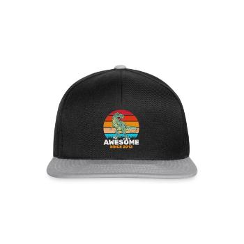 Fantastisch seit 2012 Dinosaurier-Liebhaber Dino - Snapback Cap - Schwarz/Grau - Vorne