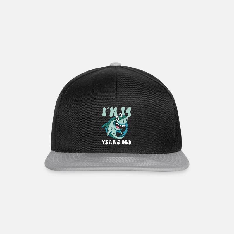 This little megalodon hunter is 13 - - Snapback Cap - black/grey
