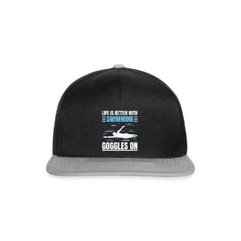 Schimmer Schwimmen Life Is Better With Swim - Snapback Cap - Schwarz/Grau - Vorne