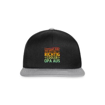 So Sieht Ein Richtig Cooler Opa Aus - Cooler Opa - Snapback Cap - Schwarz/Grau - Vorne