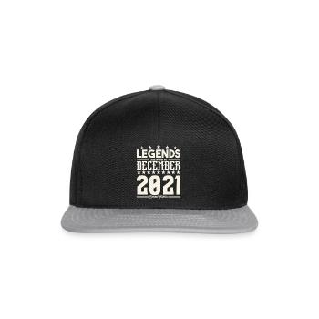 Legenden werden im Dezember 2021 geboren.Geschenkjubiläum - Snapback Cap - Schwarz/Grau - Vorne