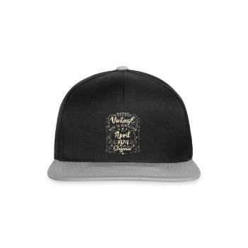 Jahrgang geboren im April 1974. Geburtstag April. - Snapback Cap - Schwarz/Grau - Vorne