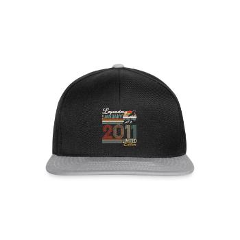 Janvier 2011. Cadeau d’anniversaire Janvier 2011. - Casquette snapback - noir/gris - Devant
