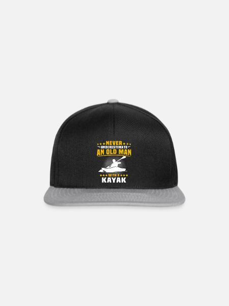 Kayaking Unterschätze Kayakfahrer - Snapback Cap - Schwarz/Grau