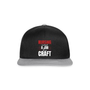 Les soins infirmiers ne sont pas seulement un travail, c’est un métier - Nursing N - Casquette snapback - noir/gris - Devant