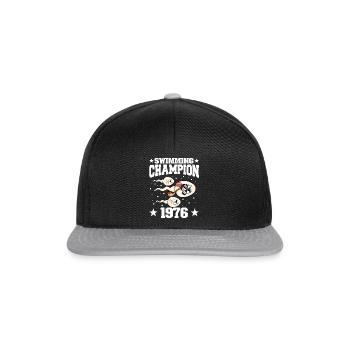 1976 Geburtstag 48 Jahre alt - Snapback Cap - Schwarz/Grau - Vorne