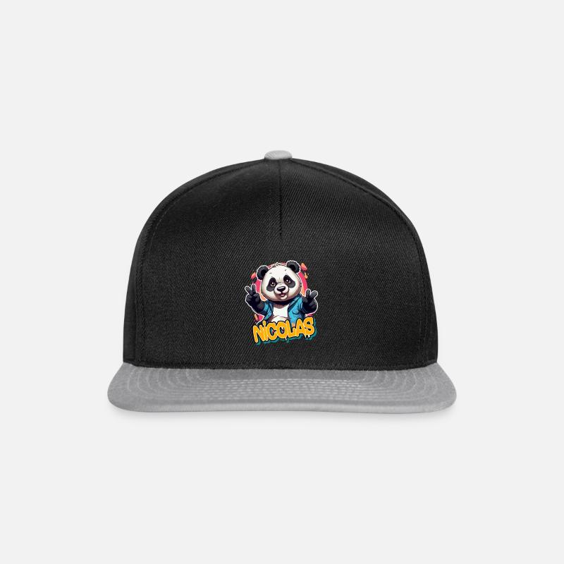 NICOLAS - Schöner Jungen Name mit coolem Panda - Snapback Cap - Schwarz/Grau