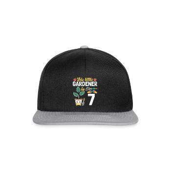 This little Gardener is 7 Years - Kids Gardener - Snapback Cap - Schwarz/Grau - Vorne