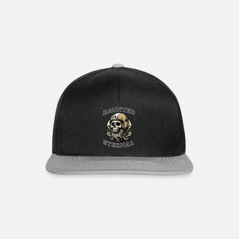 Totenkopf Schädel im Retro Biker Helm - Snapback Cap - Schwarz/Grau