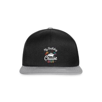 My Birthday Cruise 2025 - Snapback Cap - Schwarz/Grau - Vorne
