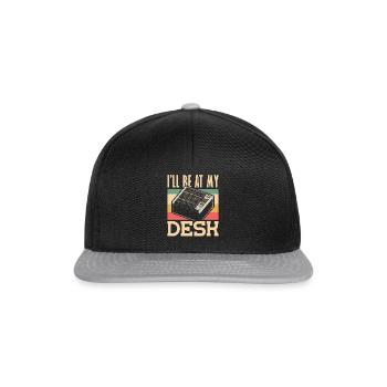 Ill be at My Desk Tontechniker - Snapback Cap - Schwarz/Grau - Vorne