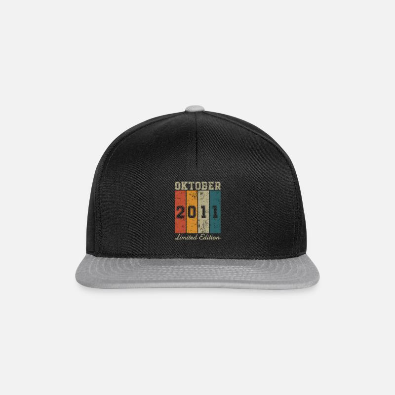 Date de naissance: Octobre 2011 - Edition Limitée Rétro - Casquette snapback - noir/gris