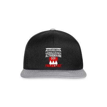 Unterschätze niemals alten Mann der Franke ist - Snapback Cap - Schwarz/Grau - Vorne