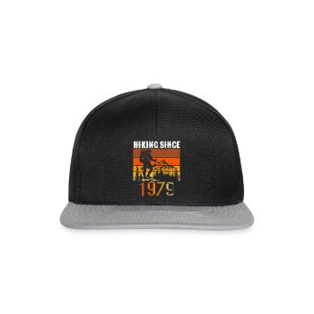 Hiking since 1979, Vintage Geburtstag Geschenk - Snapback Cap - Schwarz/Grau - Vorne