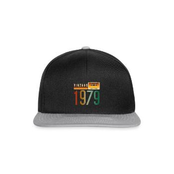 Jahr 1979 Old School Kassette Musik Retro - Snapback Cap - Schwarz/Grau - Vorne