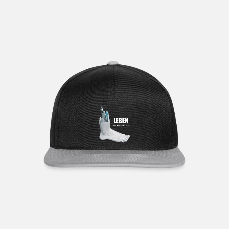 Leben auf großem Fuß - Snapback Cap - Schwarz/Grau