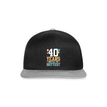 40 Jahre Geburtstag Hot - Snapback Cap - Schwarz/Grau - Vorne