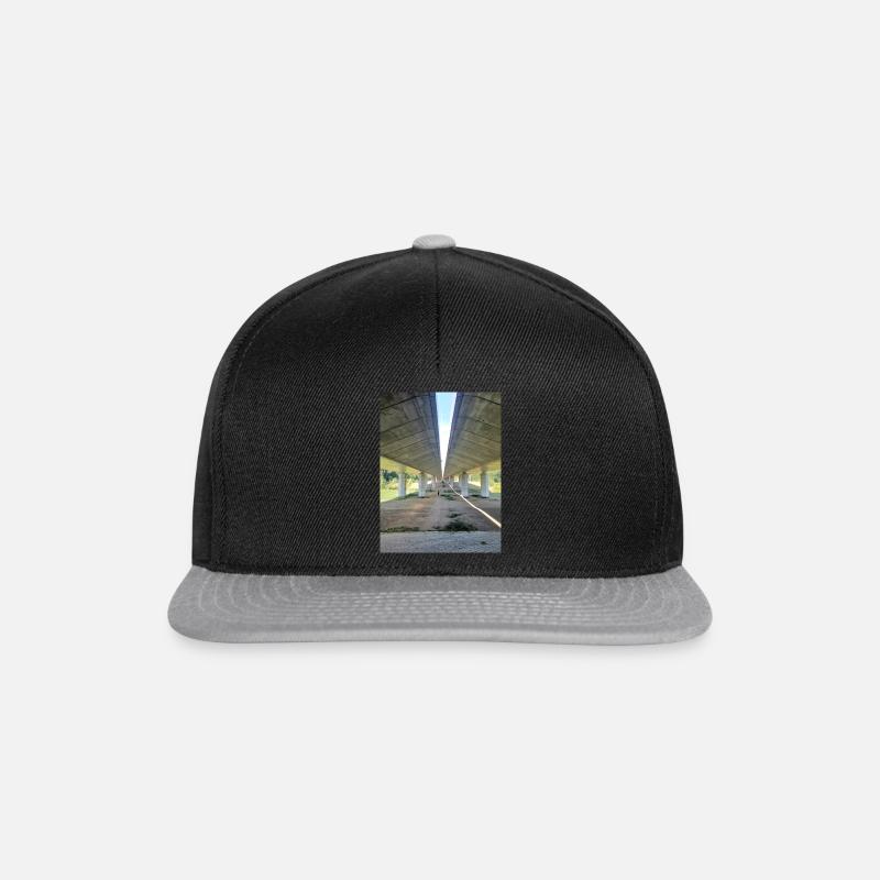Einsame Tagesstraße - Snapback Cap - Schwarz/Grau