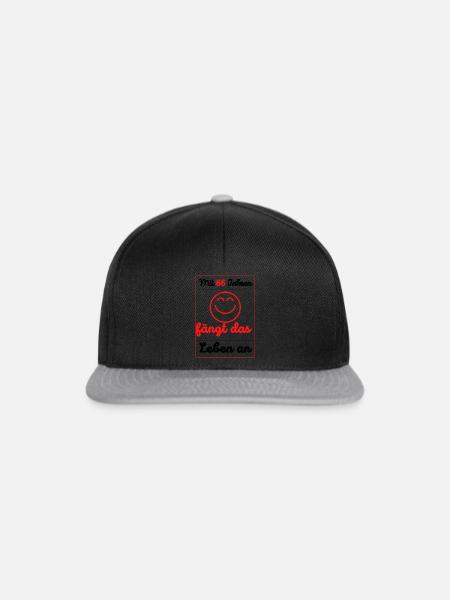 Mit 66 Jahren fängt das leben an. - Snapback Cap - Schwarz/Grau