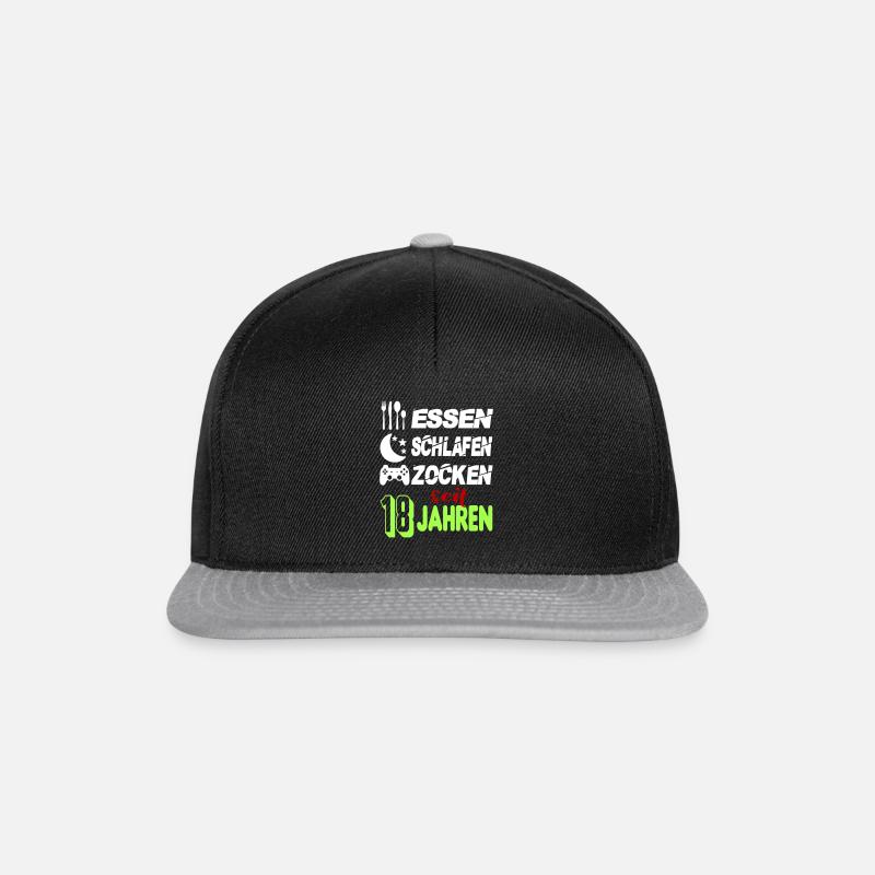 Geburtstag 18 Zocken Spielen Gaming Schlafen - Snapback Cap - Schwarz/Grau