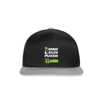 Geburtstag 40 Zocken Spielen Gaming Schlafen - Snapback Cap - Schwarz/Grau - Vorne