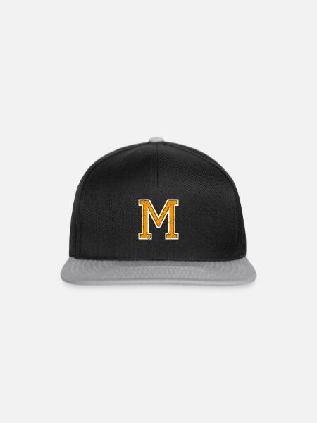 M - Buchstabe / College Style - Snapback Cap - Schwarz/Grau