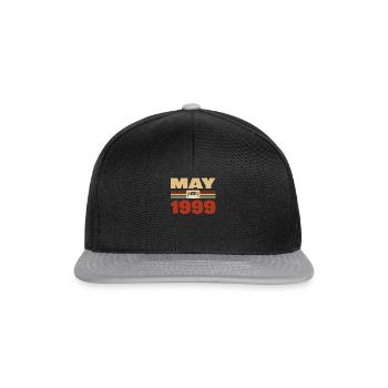 24. Geburtstag Mai Jahrgang 1999 Geschenkidee - Snapback Cap - Schwarz/Grau - Vorne
