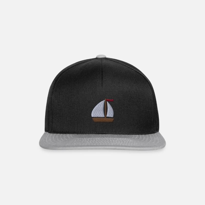 Segelboot bestickt - Snapback Cap - Schwarz/Grau