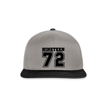 1972 - Snapback Cap - Graphit/Schwarz - Vorne