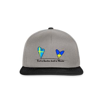 Feet in Sweden, heart in Ukraine - Snapback Cap - graphite/black - Front
