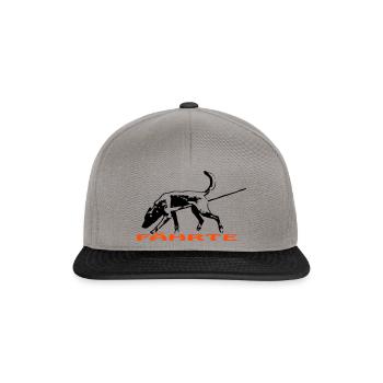 Fährten mit Mali und Schriftzug - Snapback Cap - Graphit/Schwarz - Vorne