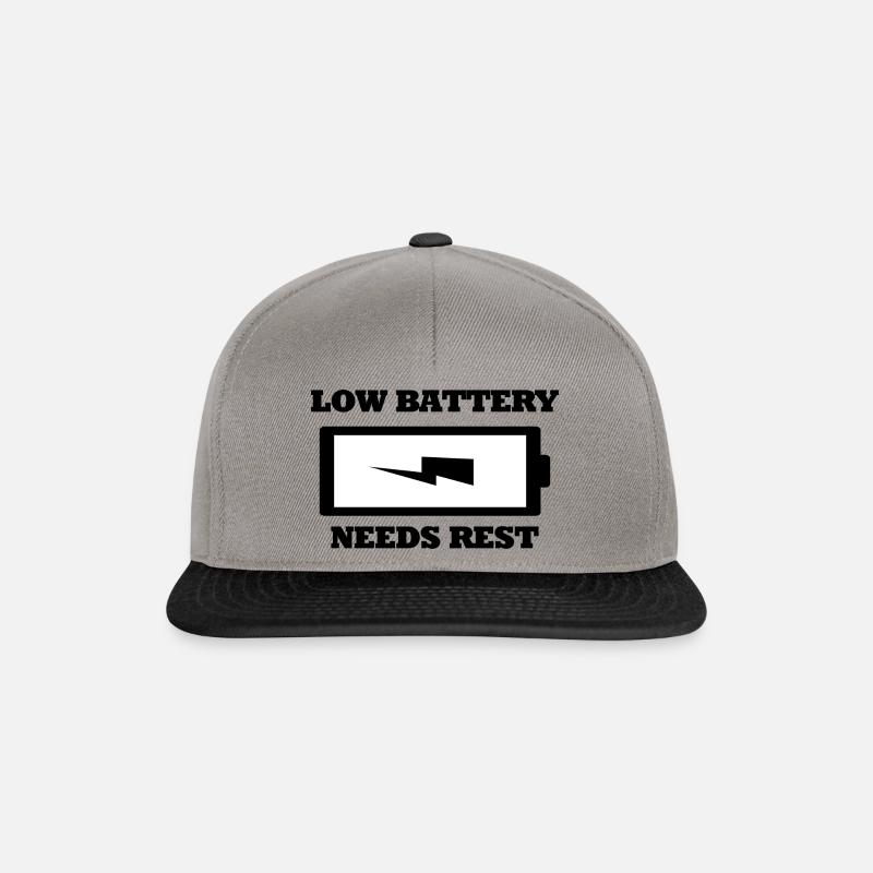 LOW BATTERY NEEDS REST Batterie aufladen Pause - Snapback Cap - Graphit/Schwarz
