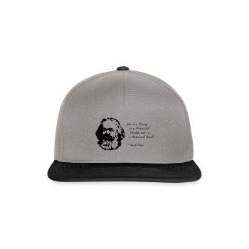 Karl Marx - Je suis une fille matérielle - Casquette snapback - gris graphite/noir - Devant
