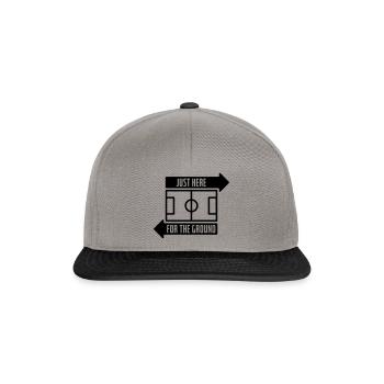 Just here for the ground - Snapback Cap - Graphit/Schwarz - Vorne